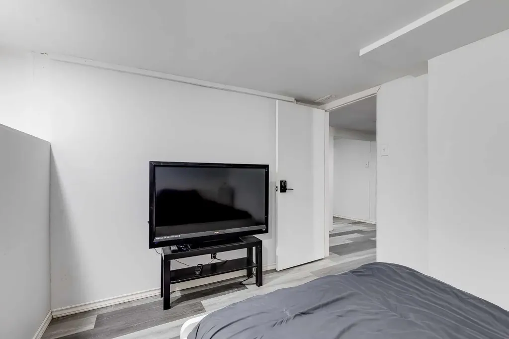 2906 17 Street SW Calgary AB T2T 4N5