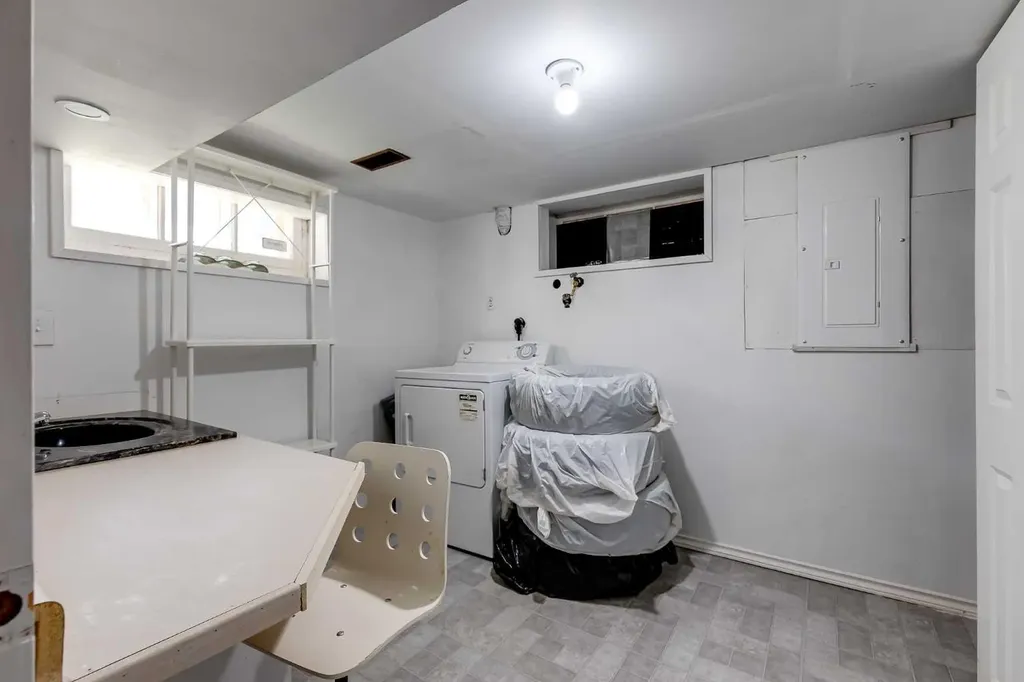 2906 17 Street SW Calgary AB T2T 4N5