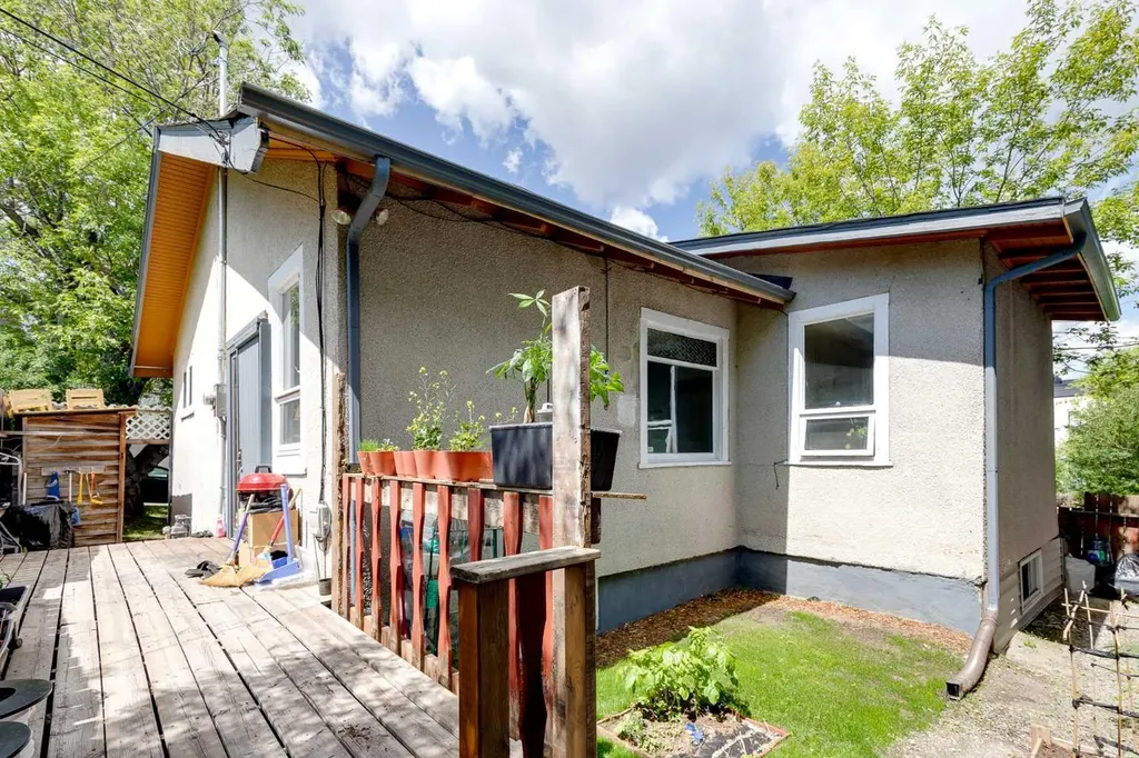 2906 17 Street SW Calgary AB T2T 4N5