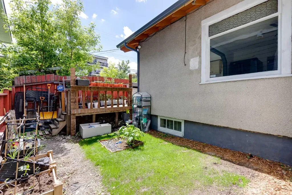 2906 17 Street SW Calgary AB T2T 4N5