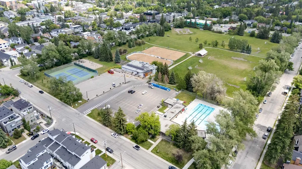 2906 17 Street SW Calgary AB T2T 4N5