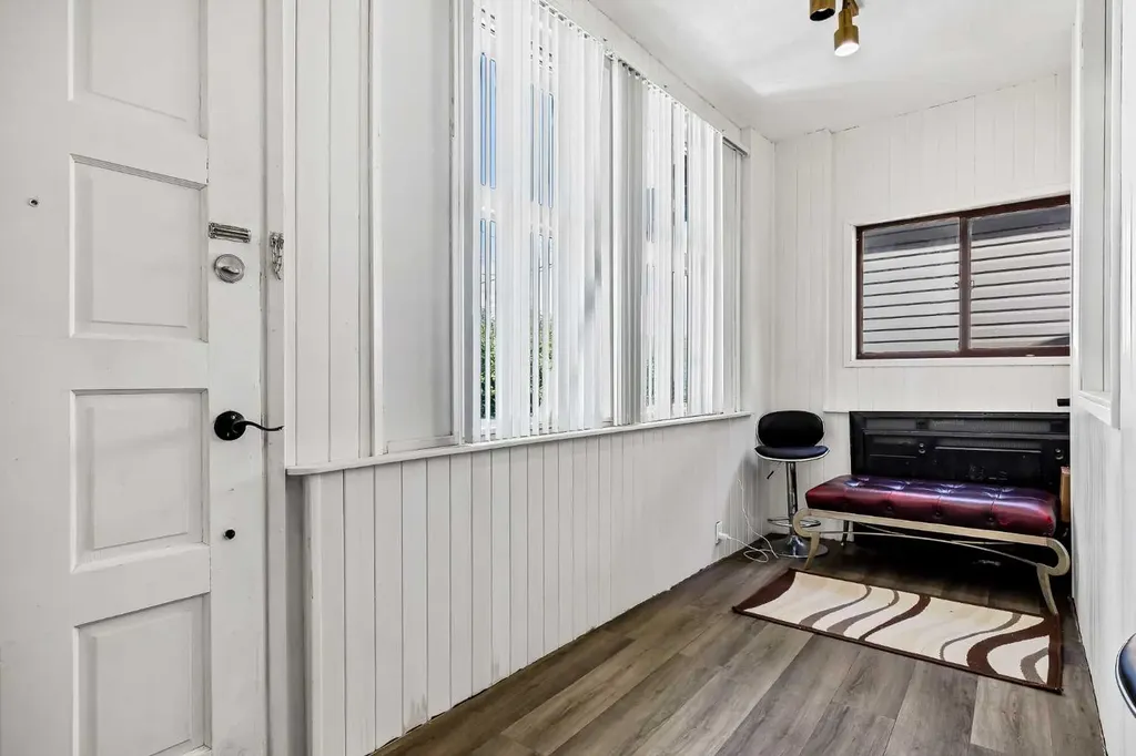 2906 17 Street SW Calgary AB T2T 4N5