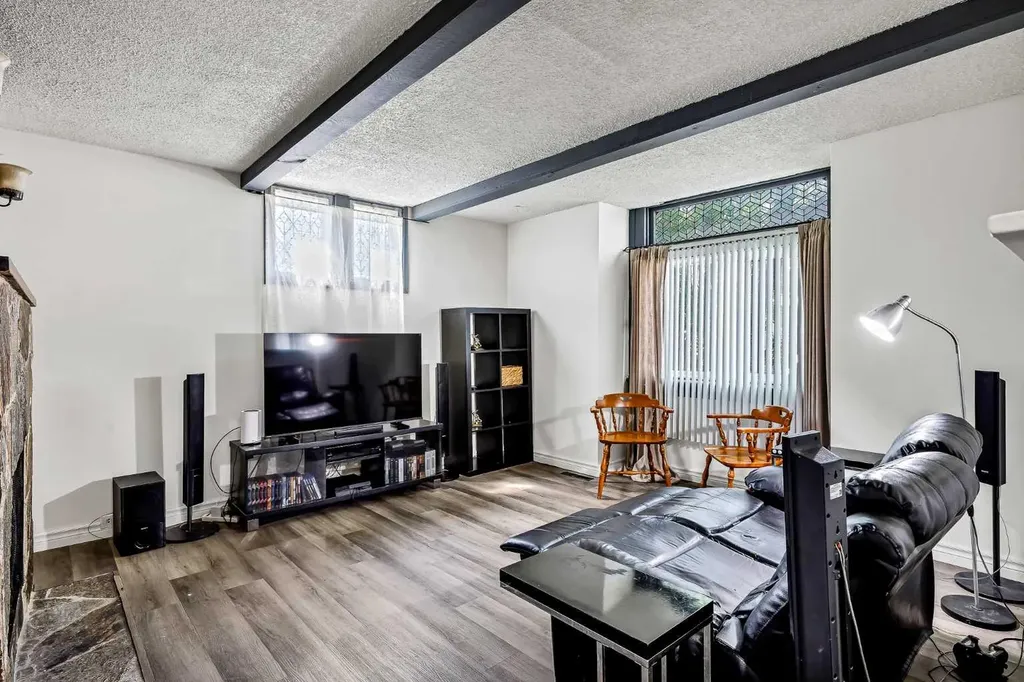2906 17 Street SW Calgary AB T2T 4N5