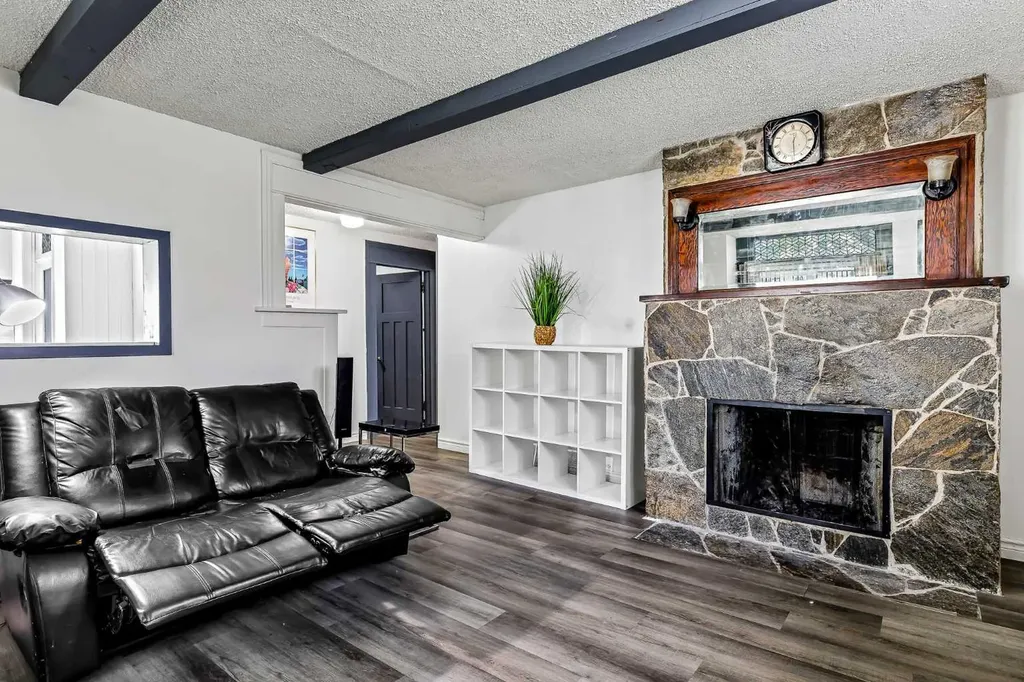 2906 17 Street SW Calgary AB T2T 4N5