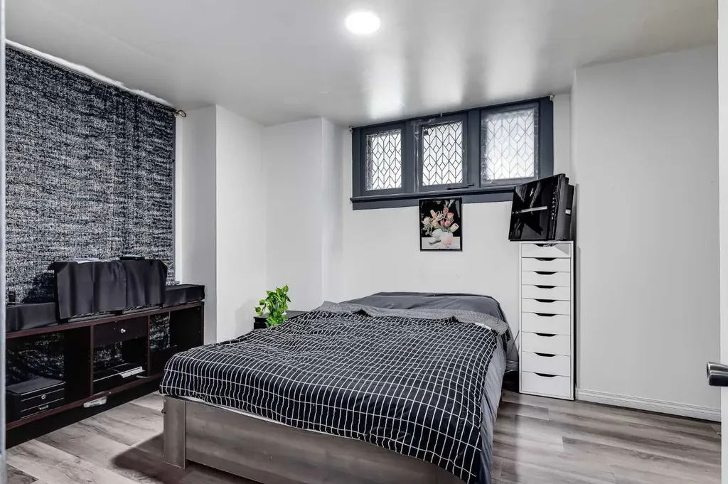 2906 17 Street SW Calgary AB T2T 4N5