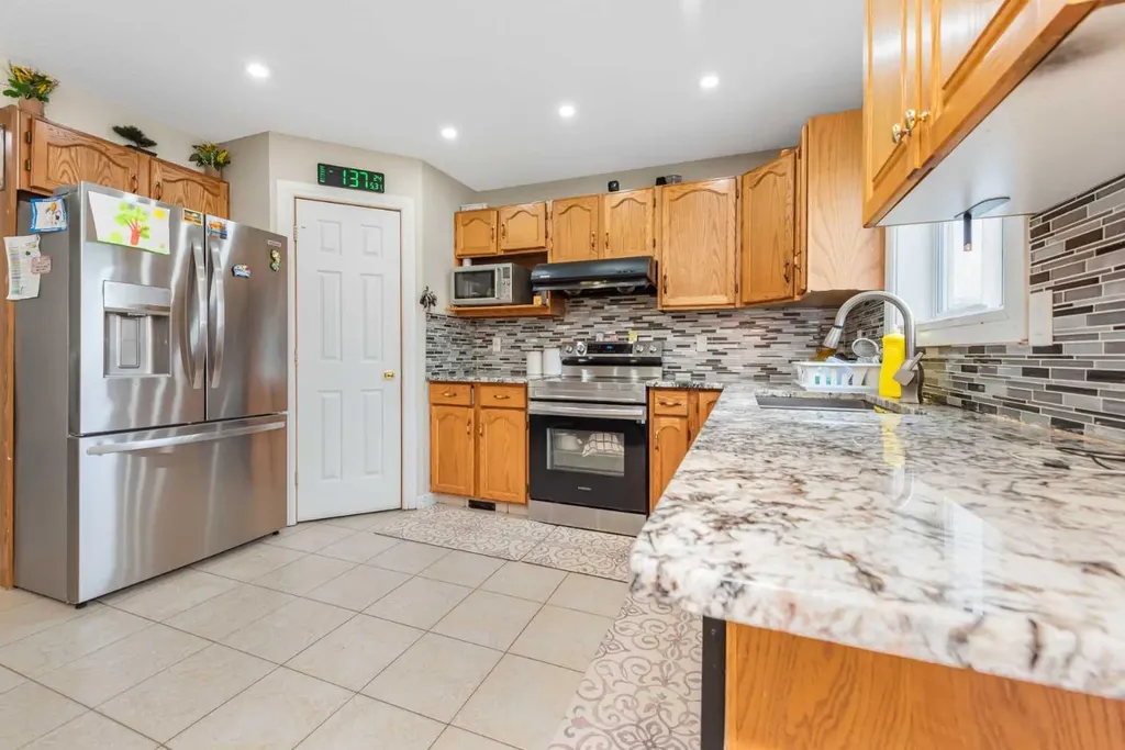 7820 Laguna Way NE Calgary AB T1Y 7G8