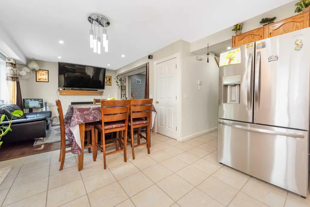 7820 Laguna Way NE Calgary AB T1Y 7G8