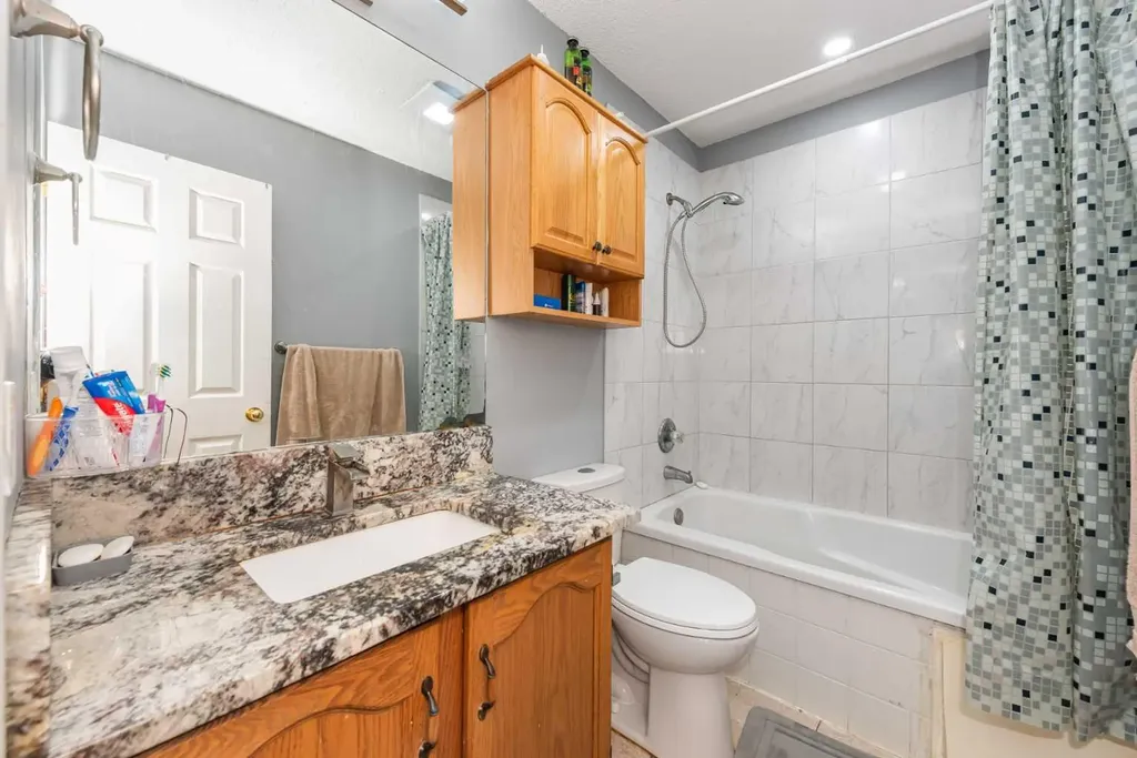 7820 Laguna Way NE Calgary AB T1Y 7G8