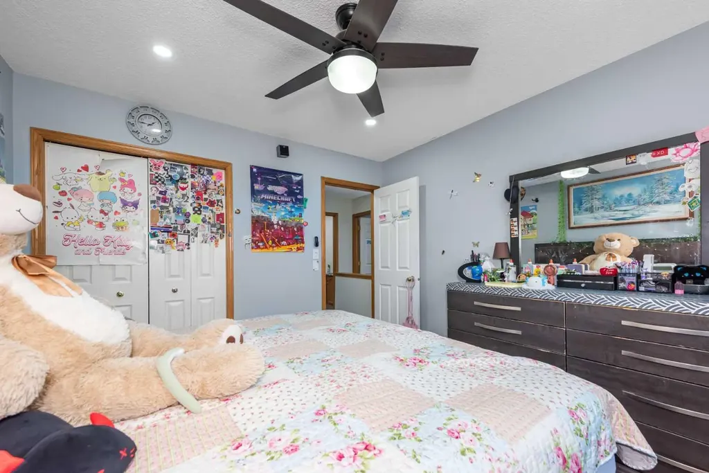 7820 Laguna Way NE Calgary AB T1Y 7G8