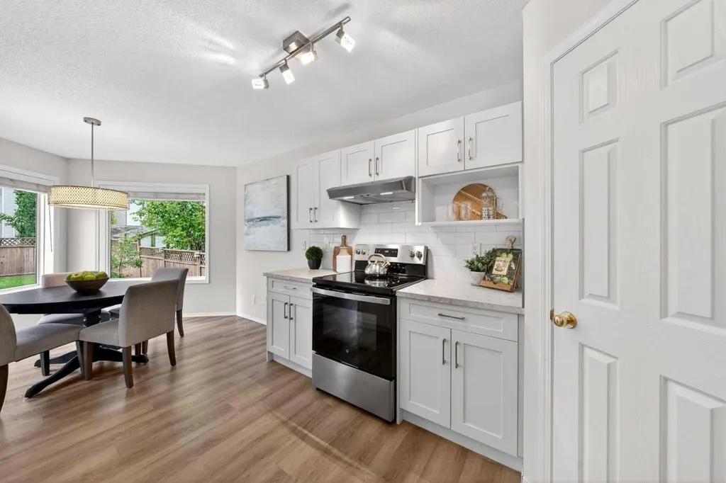 337 Citadel Drive NW Calgary AB T2G 4V9