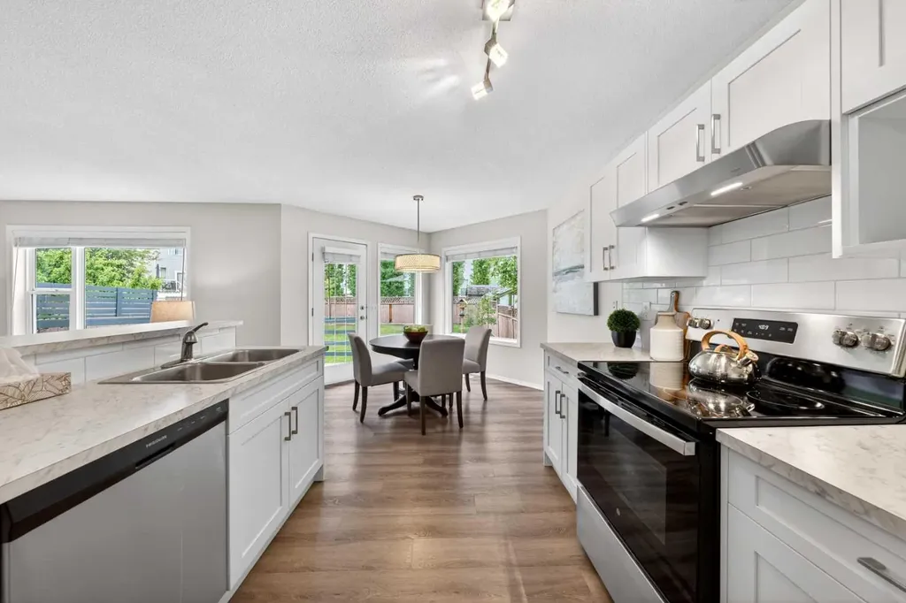 337 Citadel Drive NW Calgary AB T2G 4V9