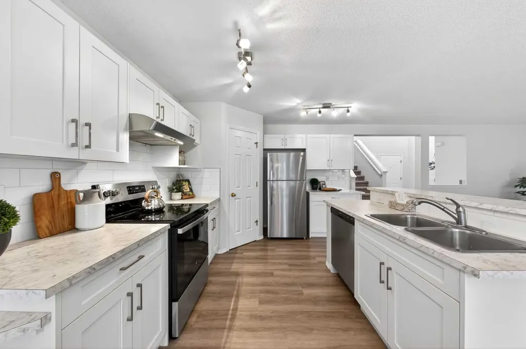 337 Citadel Drive NW Calgary AB T2G 4V9