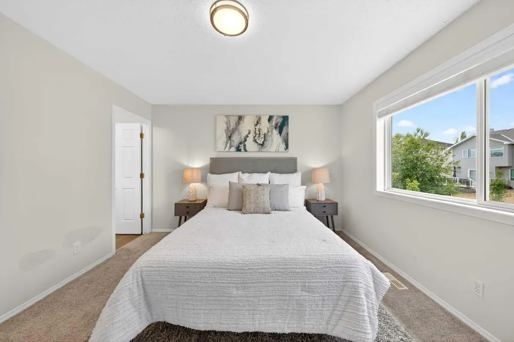 337 Citadel Drive NW Calgary AB T2G 4V9