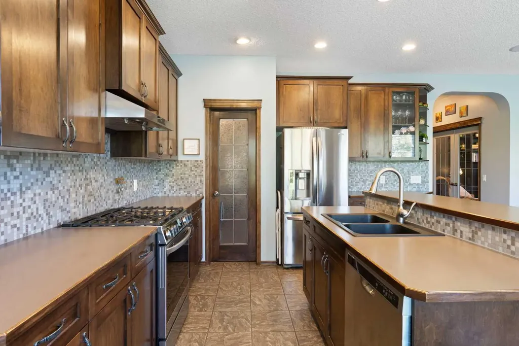 382 Tuscany Ravine Road NW Calgary AB T3L 3A9
