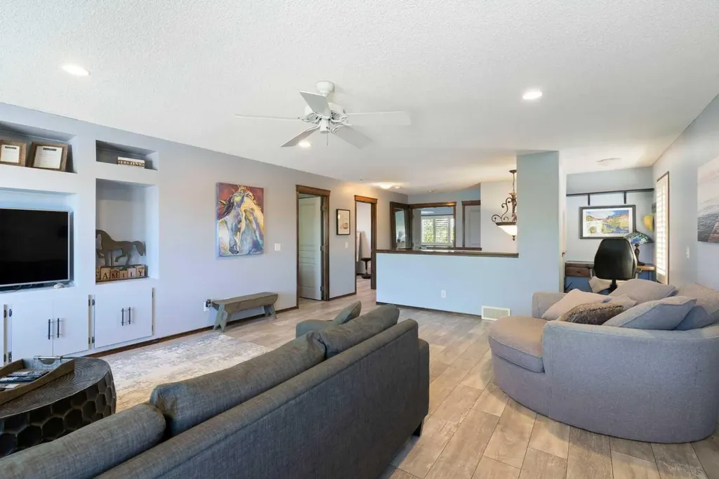 382 Tuscany Ravine Road NW Calgary AB T3L 3A9