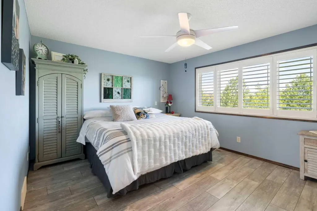 382 Tuscany Ravine Road NW Calgary AB T3L 3A9