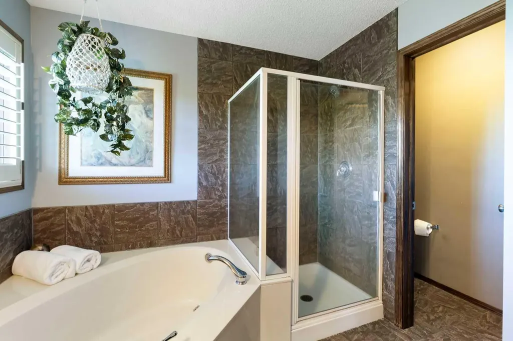 382 Tuscany Ravine Road NW Calgary AB T3L 3A9