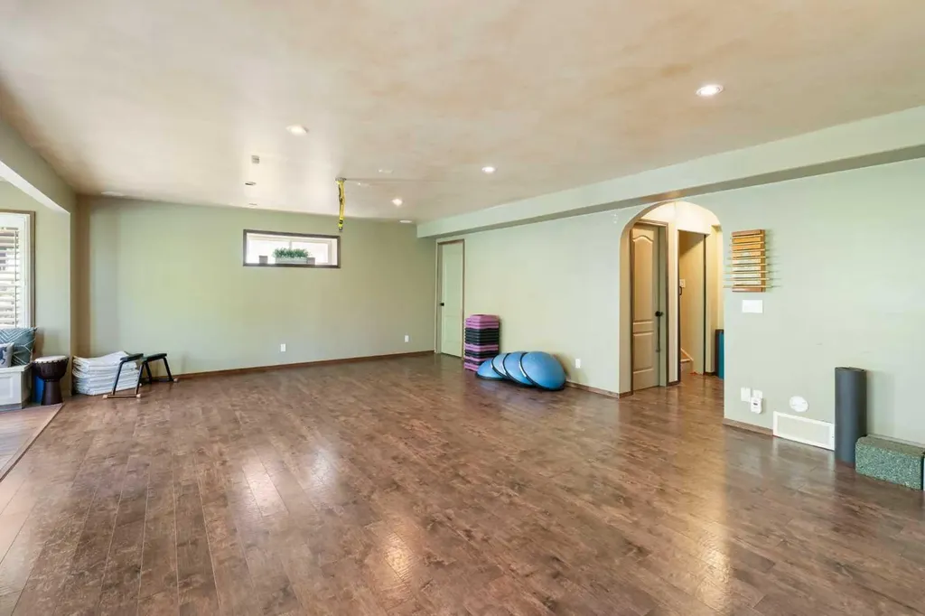 382 Tuscany Ravine Road NW Calgary AB T3L 3A9