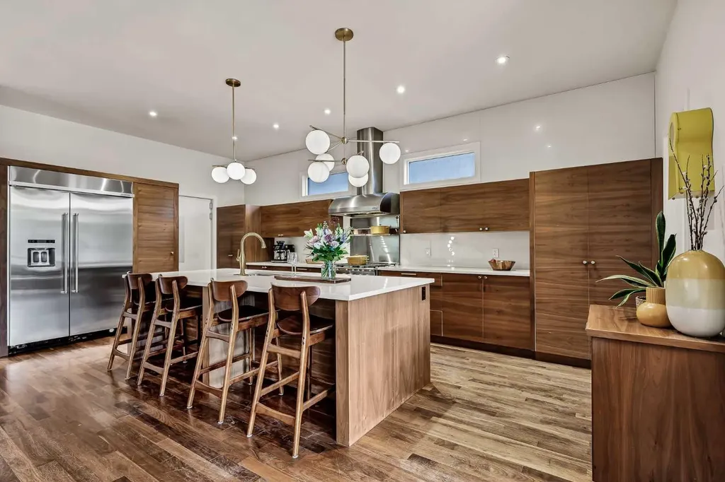 2330 7 Avenue NW Calgary AB T2N 1A2
