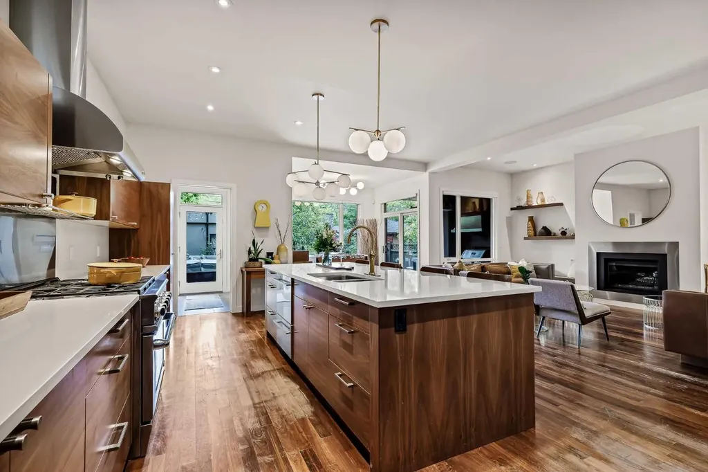 2330 7 Avenue NW Calgary AB T2N 1A2