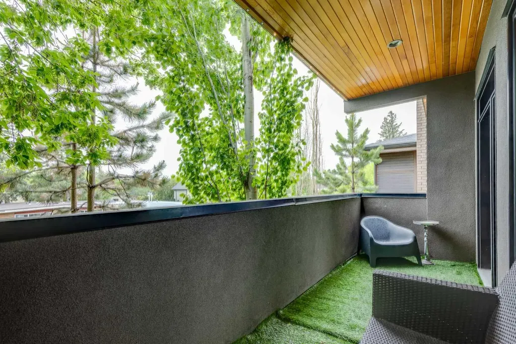 2330 7 Avenue NW Calgary AB T2N 1A2