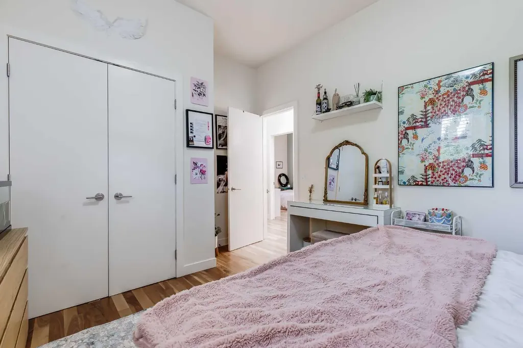 2330 7 Avenue NW Calgary AB T2N 1A2