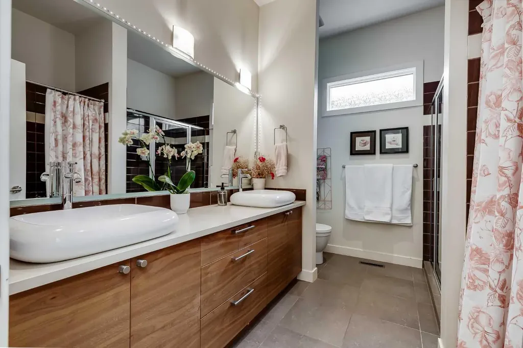 2330 7 Avenue NW Calgary AB T2N 1A2