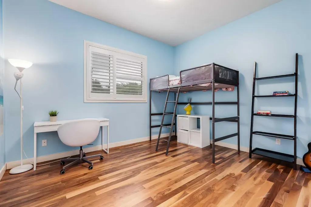 2330 7 Avenue NW Calgary AB T2N 1A2