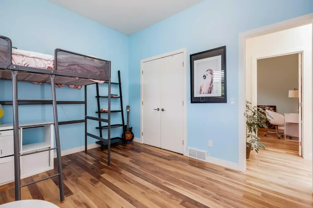 2330 7 Avenue NW Calgary AB T2N 1A2