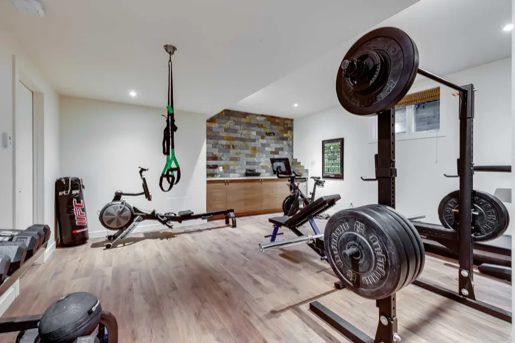 2330 7 Avenue NW Calgary AB T2N 1A2
