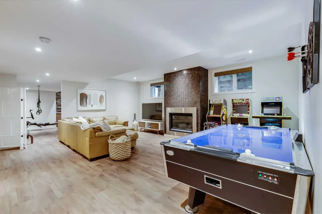 2330 7 Avenue NW Calgary AB T2N 1A2