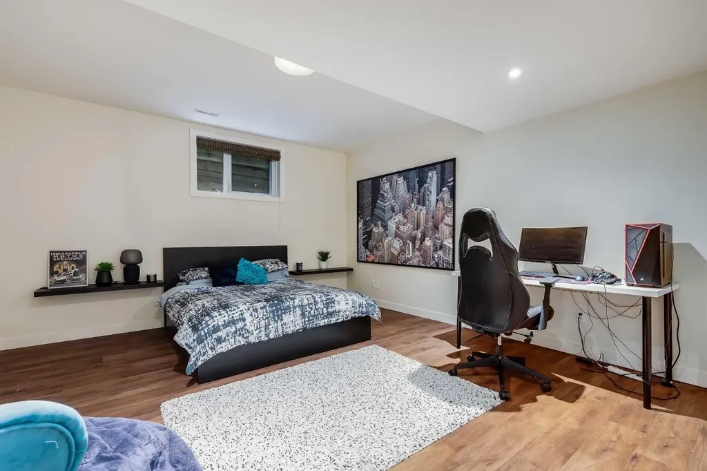2330 7 Avenue NW Calgary AB T2N 1A2