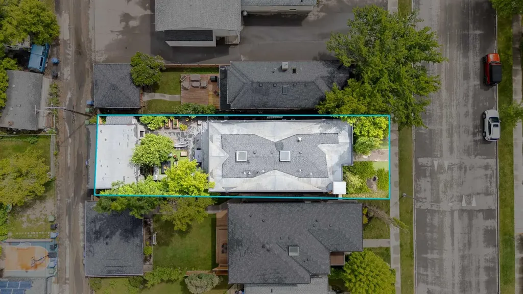 2330 7 Avenue NW Calgary AB T2N 1A2