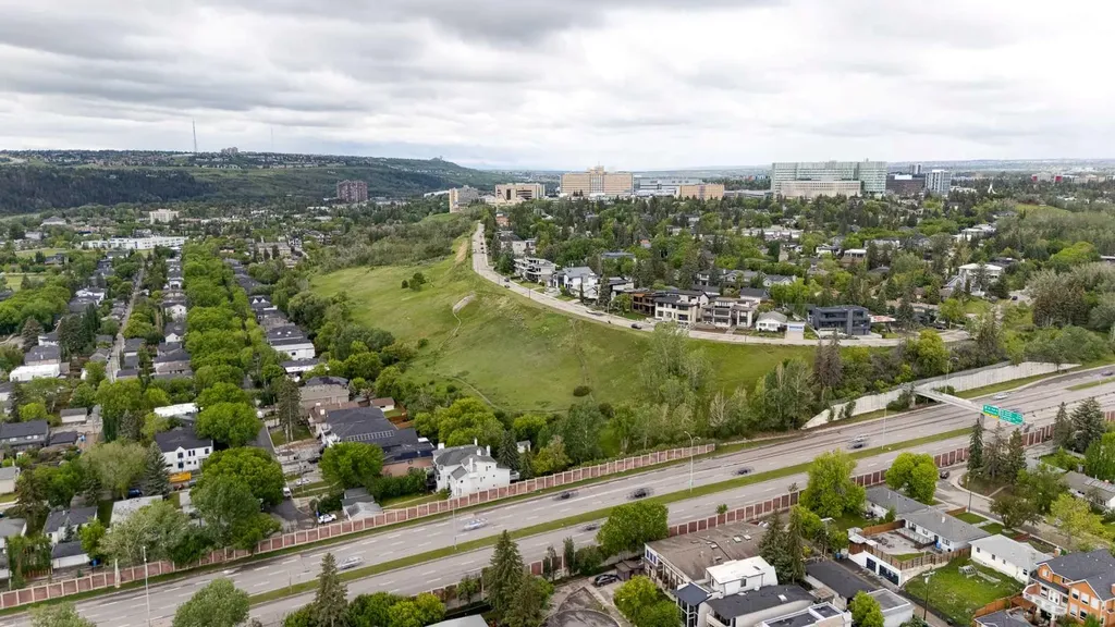 2330 7 Avenue NW Calgary AB T2N 1A2