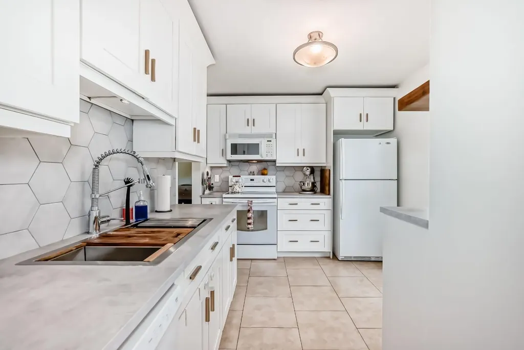 11169 Sacramento Drive SW Calgary AB T2W 0J6
