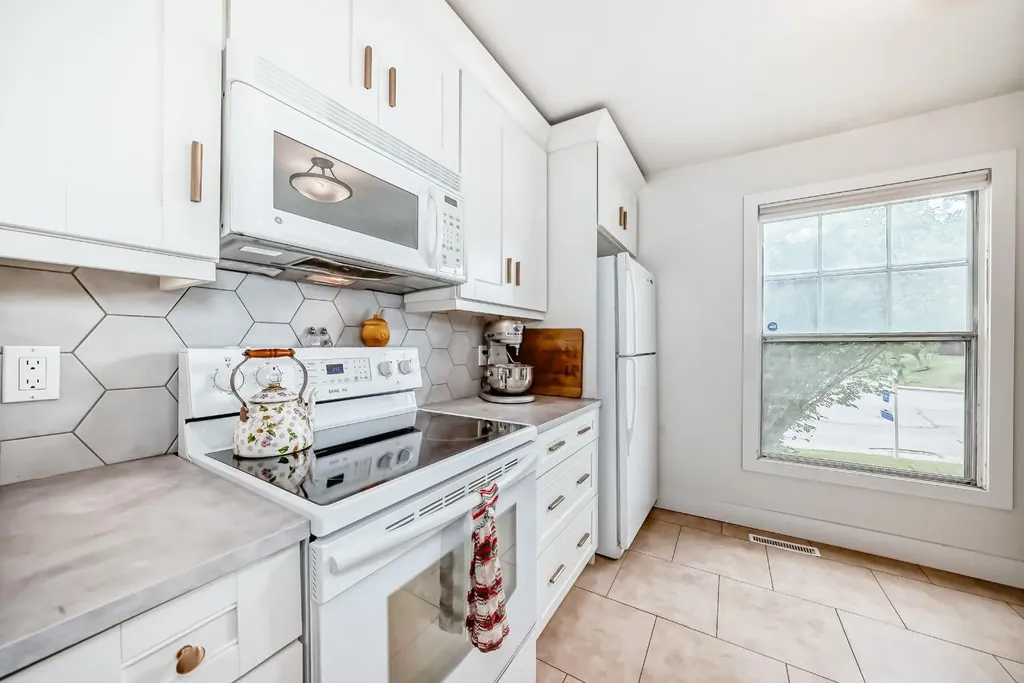 11169 Sacramento Drive SW Calgary AB T2W 0J6