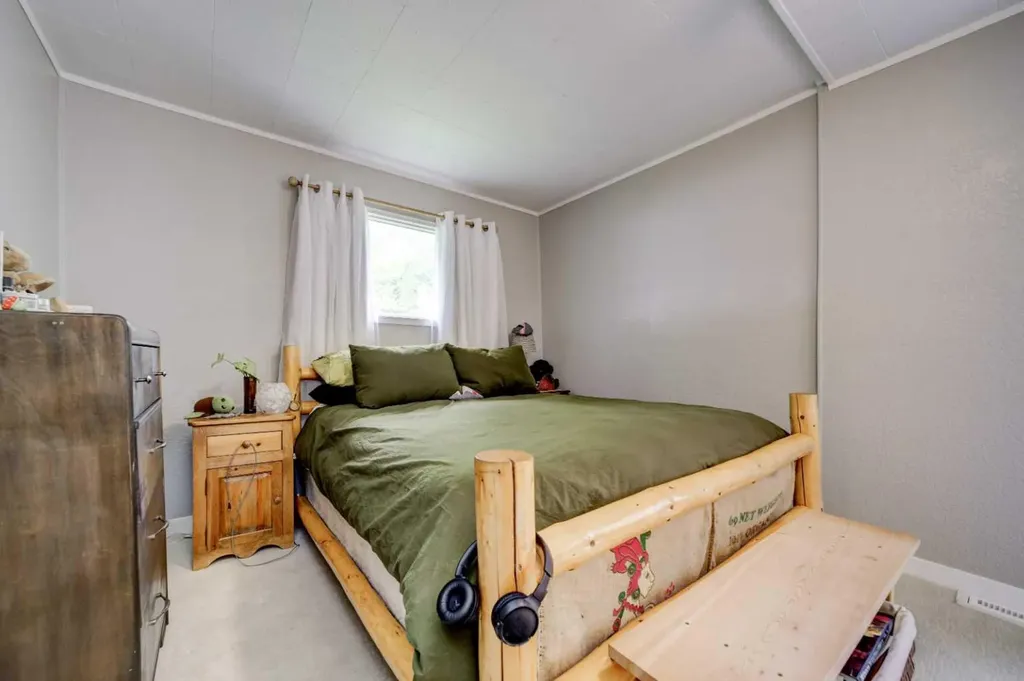 22925 4 Avenue Hillcrest AB T0K 1C0