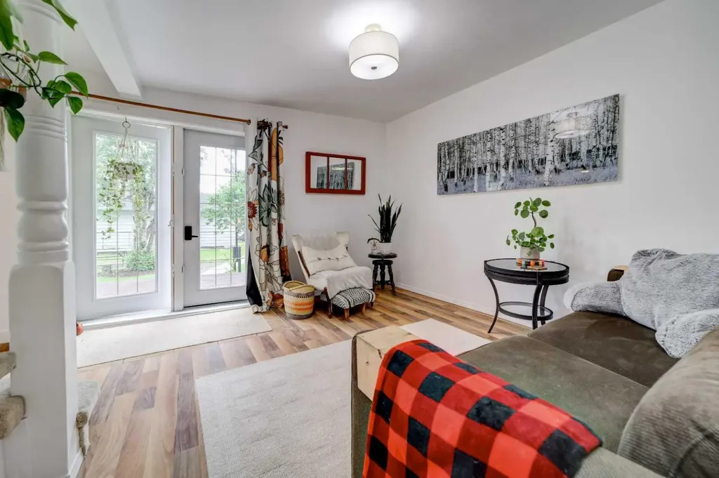 22925 4 Avenue Hillcrest AB T0K 1C0