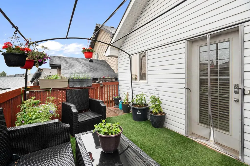 57 Saddlemont Grove NE Calgary AB T3J 4Z9