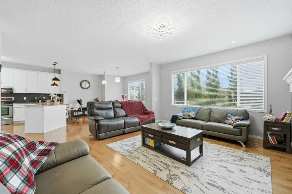 172 Sherwood Mews NW Calgary AB T3R 0G1