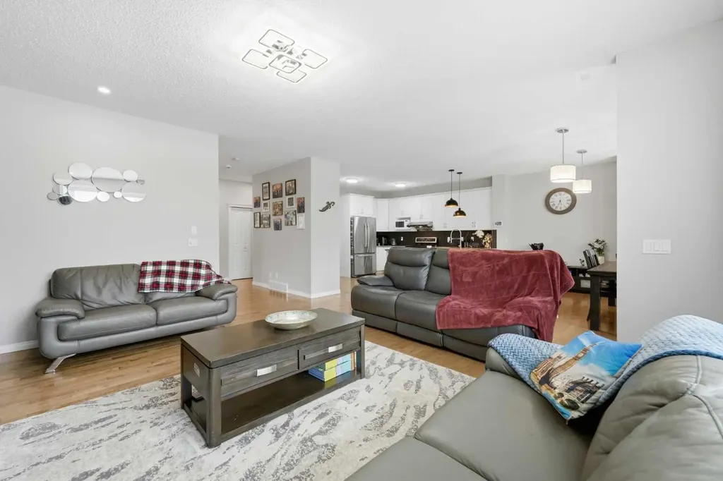 172 Sherwood Mews NW Calgary AB T3R 0G1