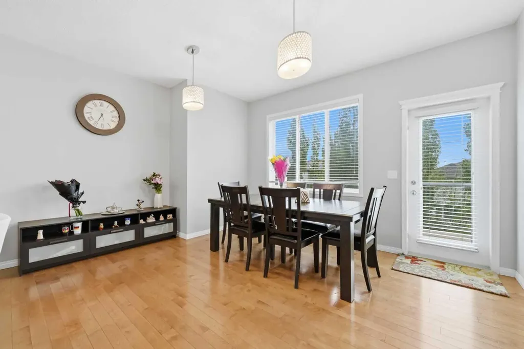 172 Sherwood Mews NW Calgary AB T3R 0G1