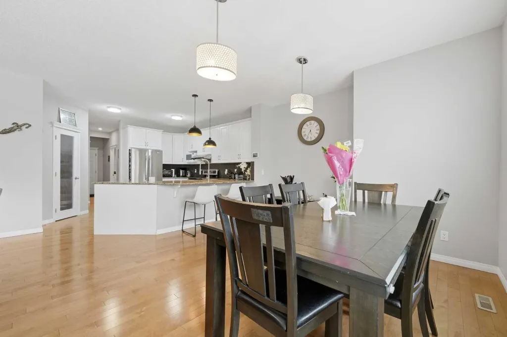 172 Sherwood Mews NW Calgary AB T3R 0G1