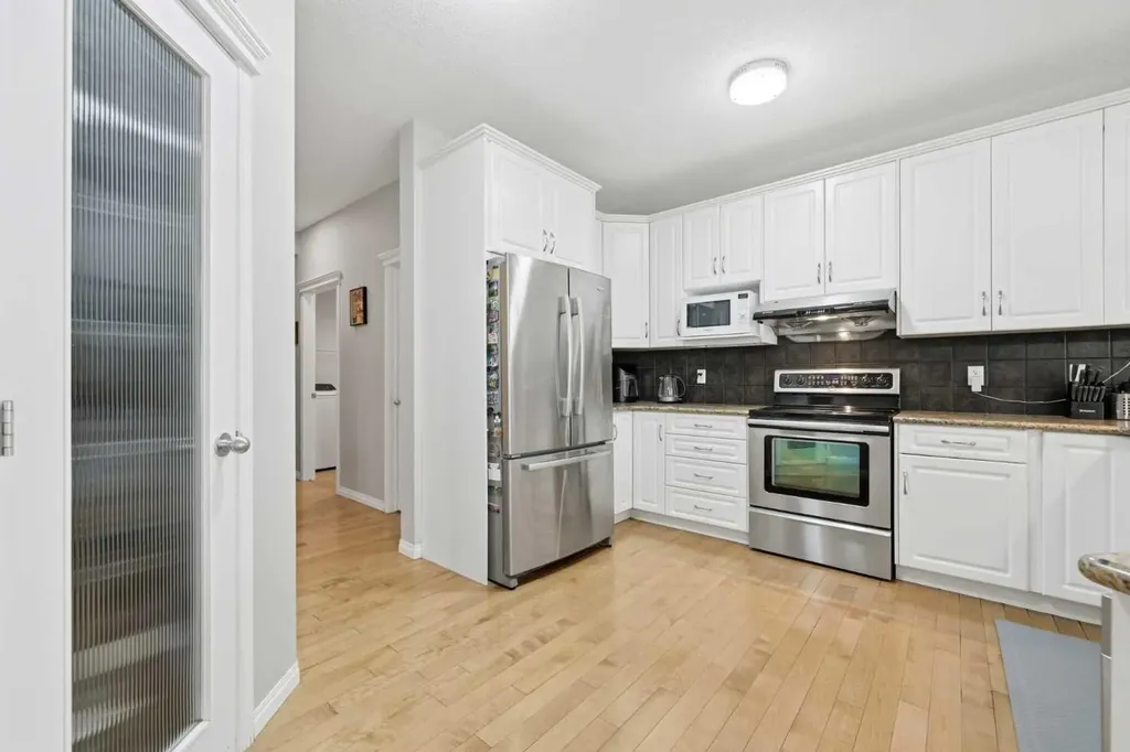 172 Sherwood Mews NW Calgary AB T3R 0G1