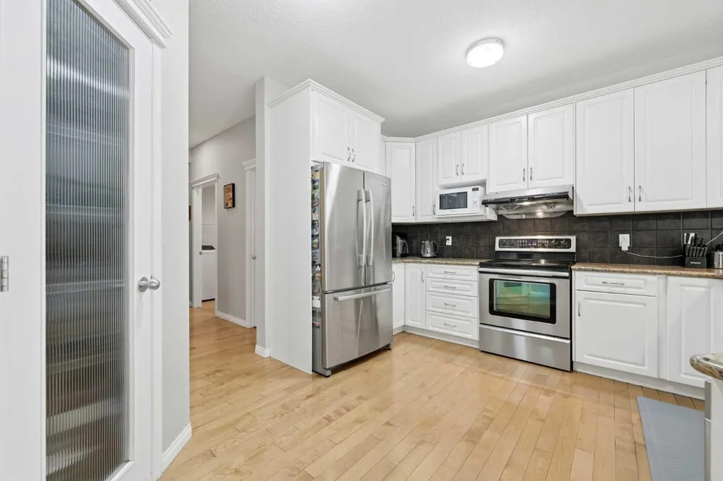 172 Sherwood Mews NW Calgary AB T3R 0G1