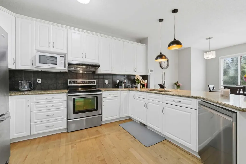 172 Sherwood Mews NW Calgary AB T3R 0G1