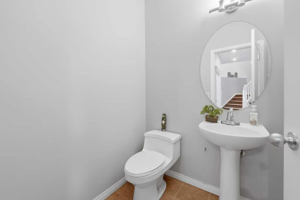172 Sherwood Mews NW Calgary AB T3R 0G1