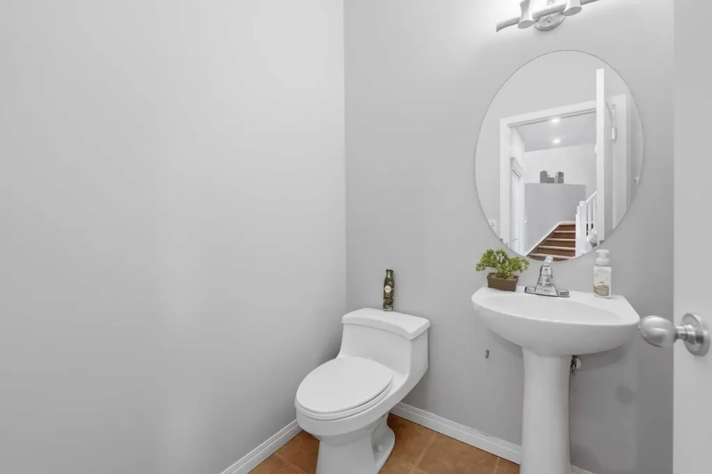 172 Sherwood Mews NW Calgary AB T3R 0G1