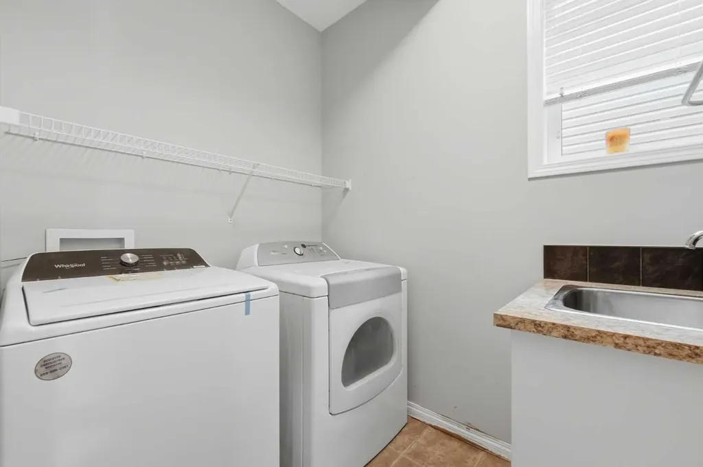 172 Sherwood Mews NW Calgary AB T3R 0G1