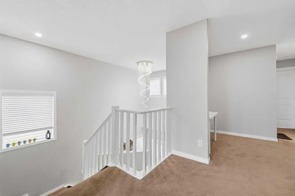 172 Sherwood Mews NW Calgary AB T3R 0G1